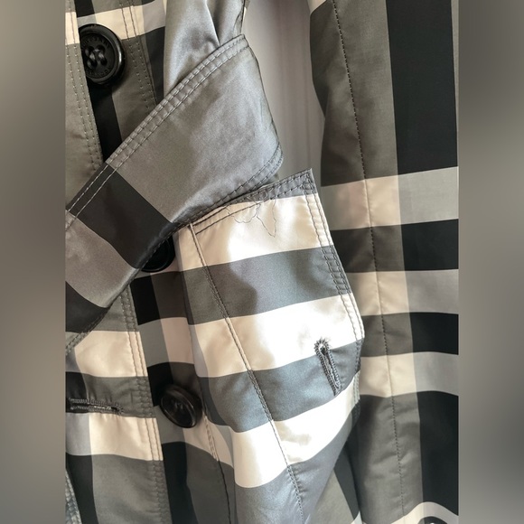 Burberry trench coat - Picture 2 of 4